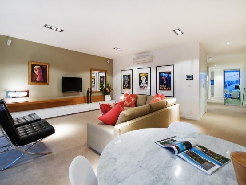 8 Fernery Grove, Newtown image 6
