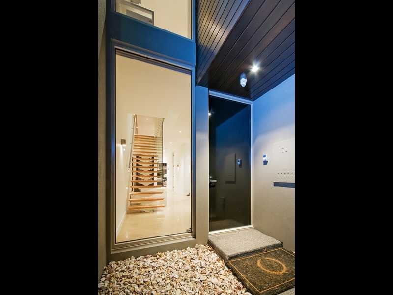 8 Fernery Grove, Newtown image 14