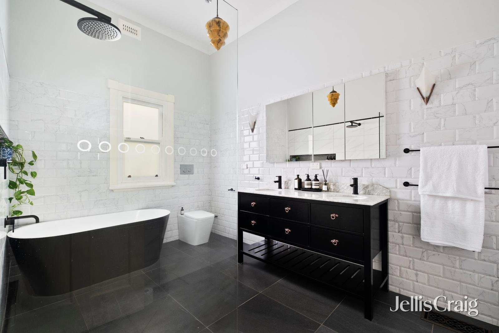 8 Foch Avenue, Coburg image 11