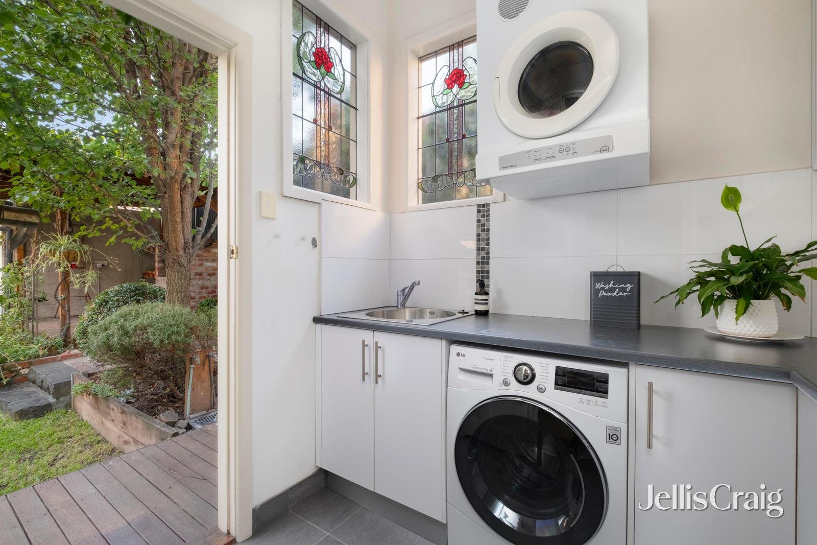 8 Foch Avenue, Coburg image 21