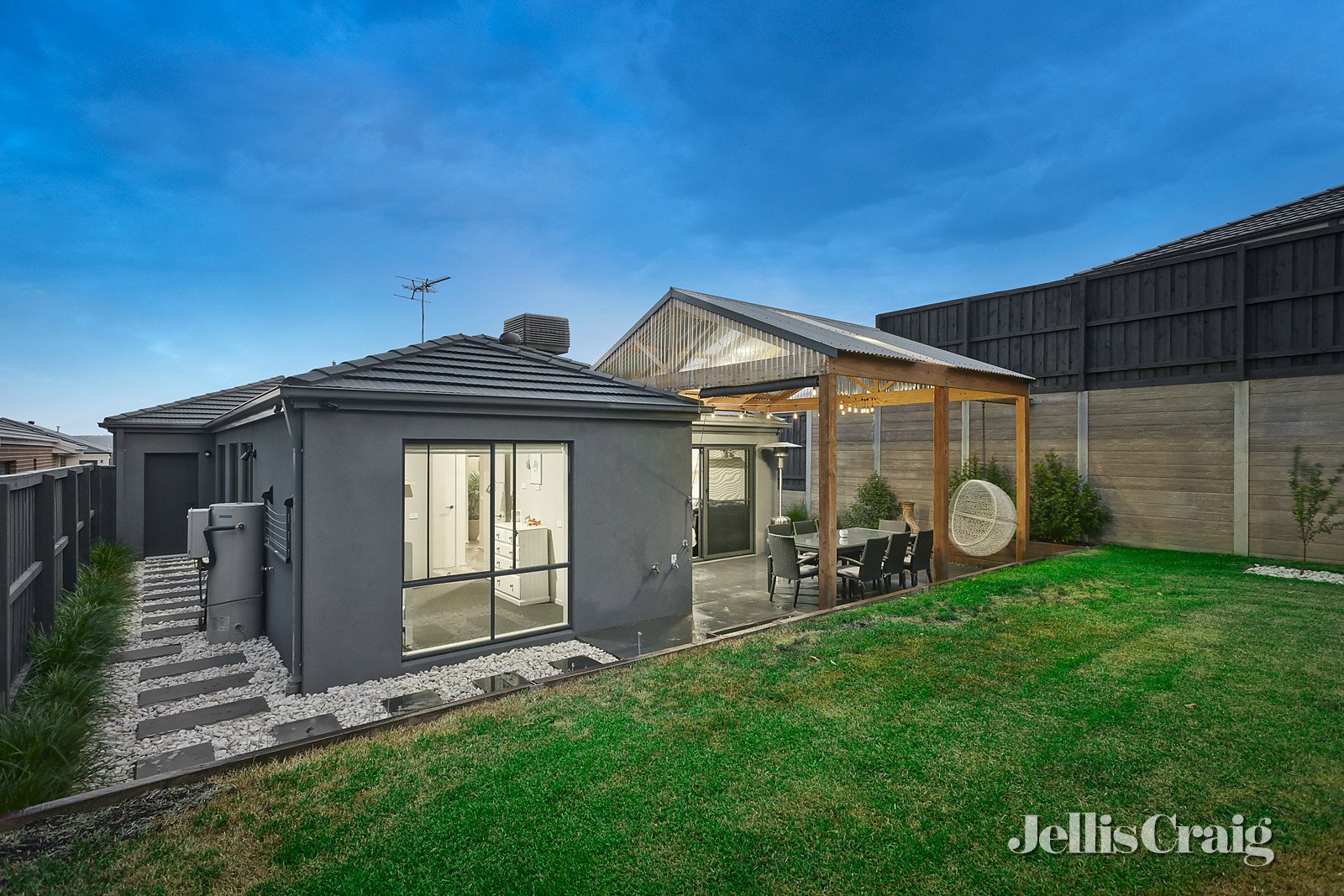 8 Footman Mews, Chirnside Park image 9