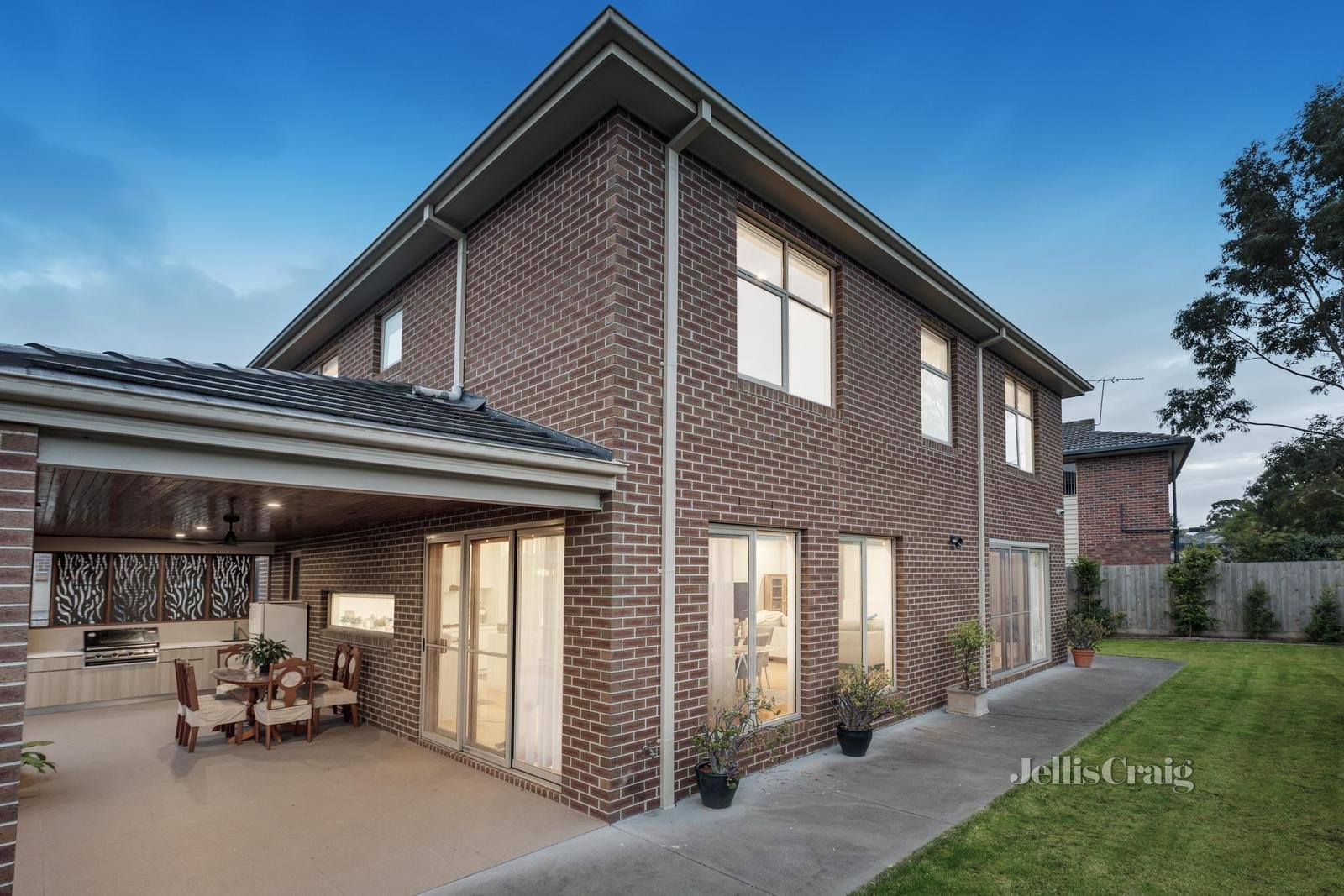 8 Foy Court, Glen Waverley image 3