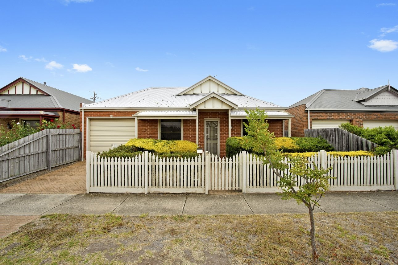 8 Francis Court, Lara image 1