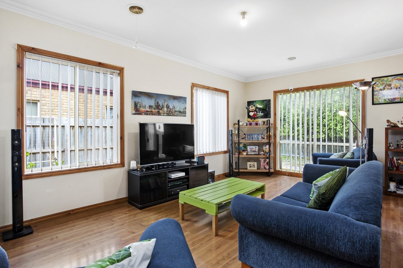 8 Francis Court, Lara image 2