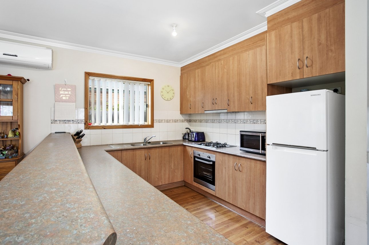 8 Francis Court, Lara image 3