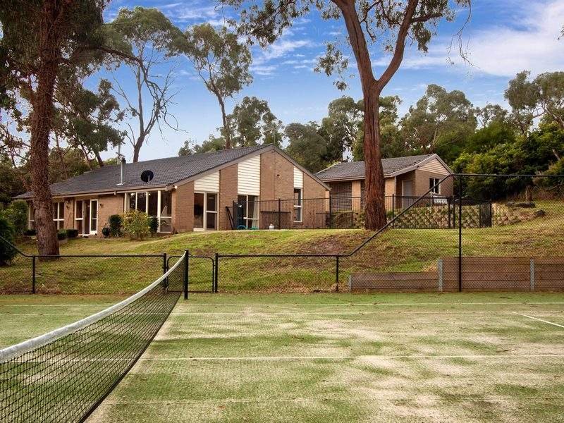 8 Freelands Drive, MOUNT ELIZA, VIC 3930