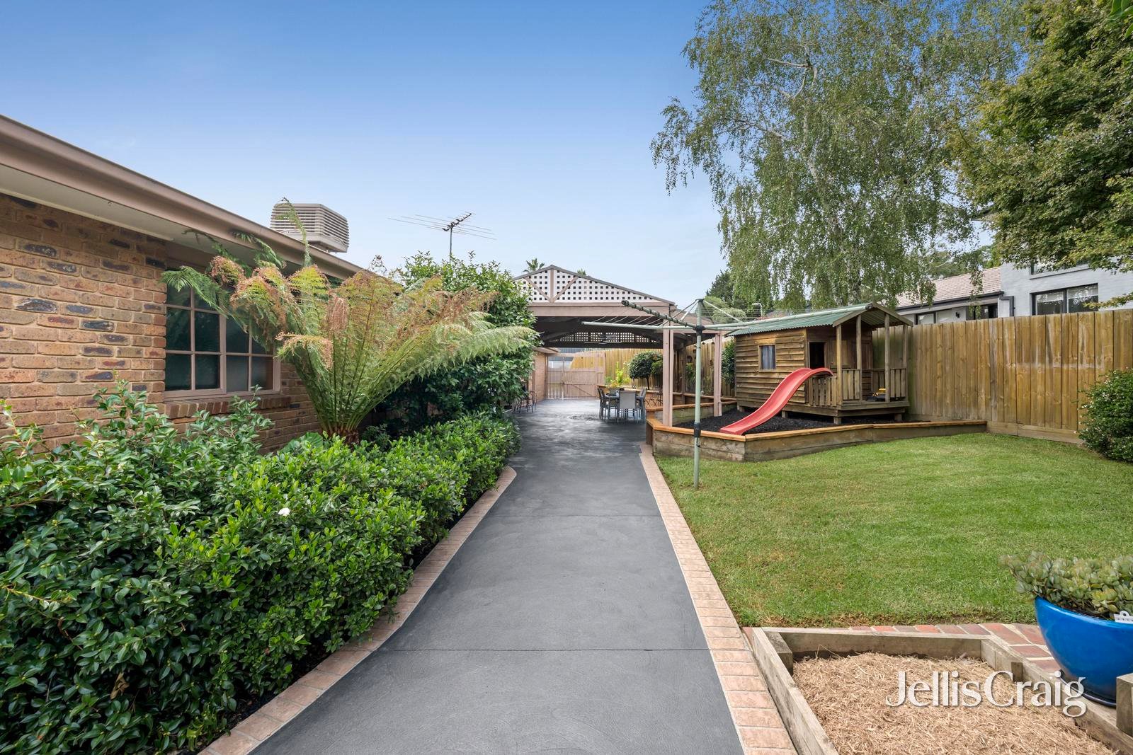 8 French Close, Mooroolbark image 13