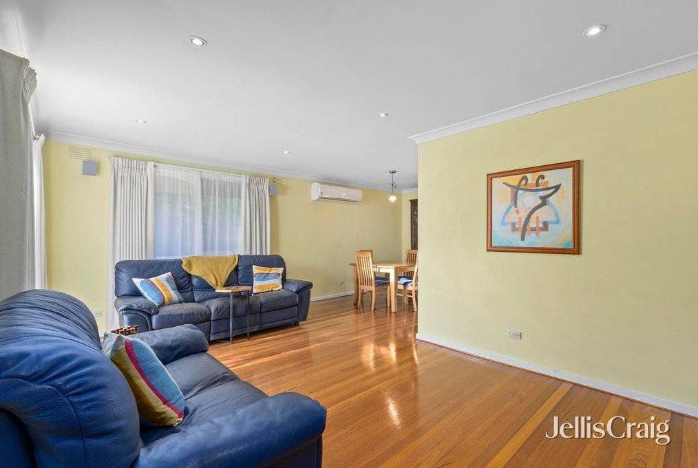 8 Galahad Crescent, Glen&nbsp;Waverley image 2