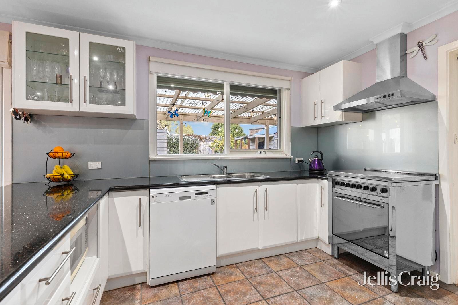 8 Galahad Crescent, Glen Waverley image 5