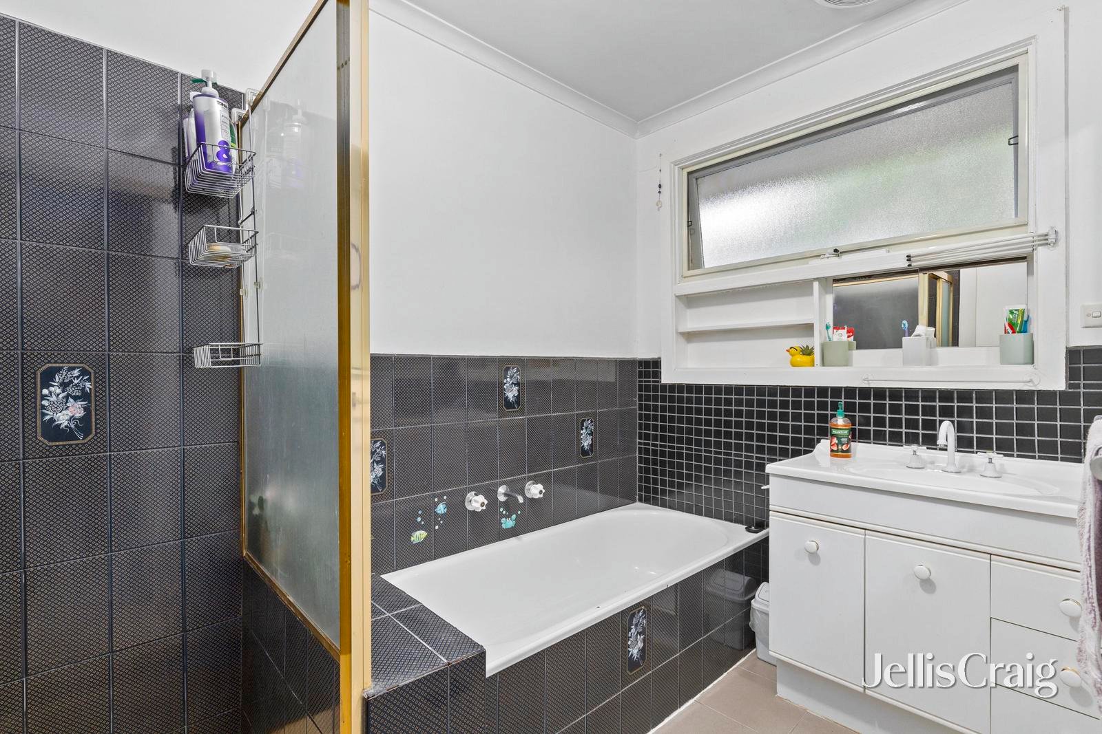 8 Galahad Crescent, Glen Waverley image 7