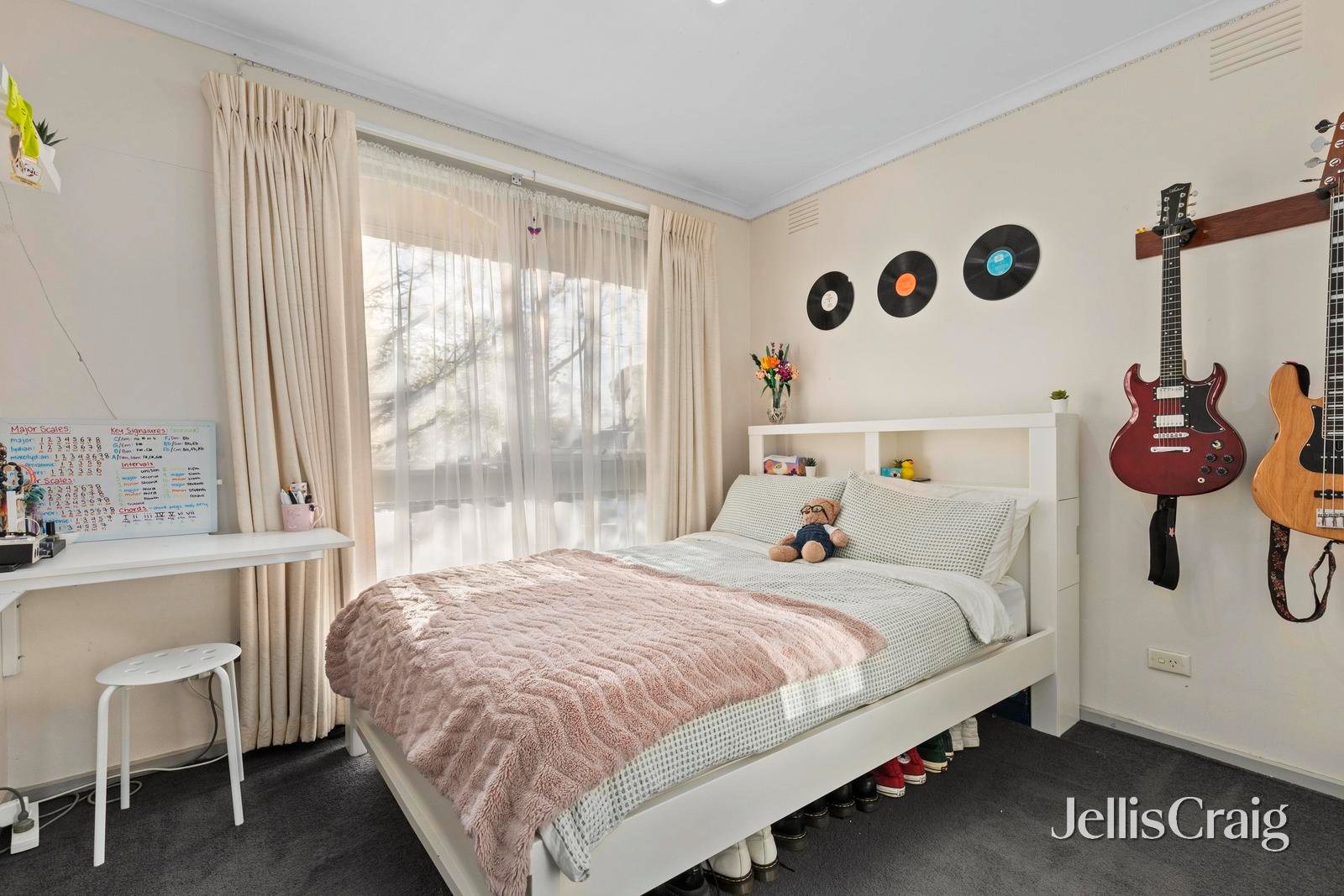 8 Galahad Crescent, Glen Waverley image 8