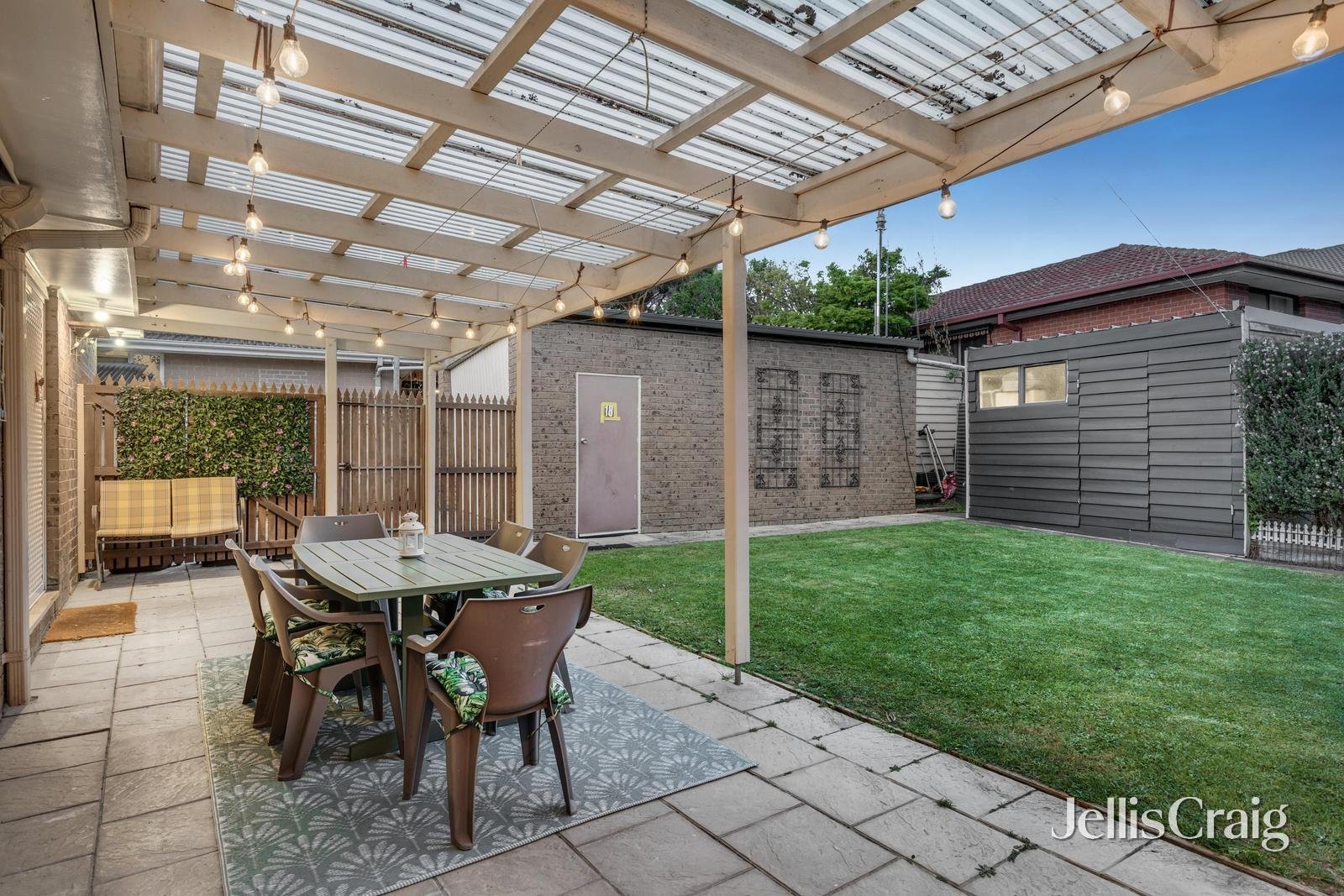 8 Galahad Crescent, Glen Waverley image 11
