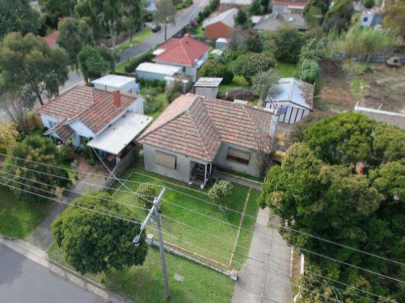 8 Georges Road, Ringwood image 2