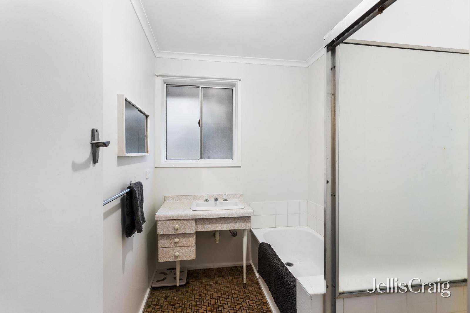 8 Glen Valley Court, Greensborough image 6