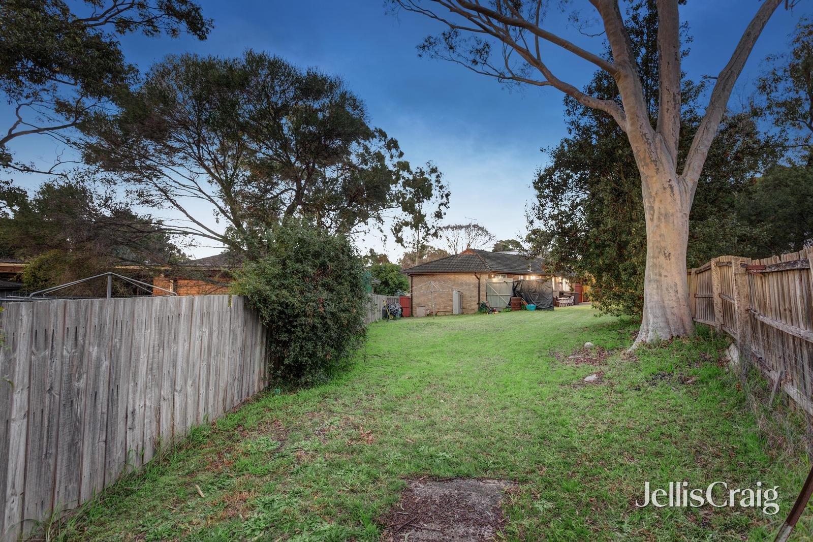 8 Glen Valley Court, Greensborough image 12