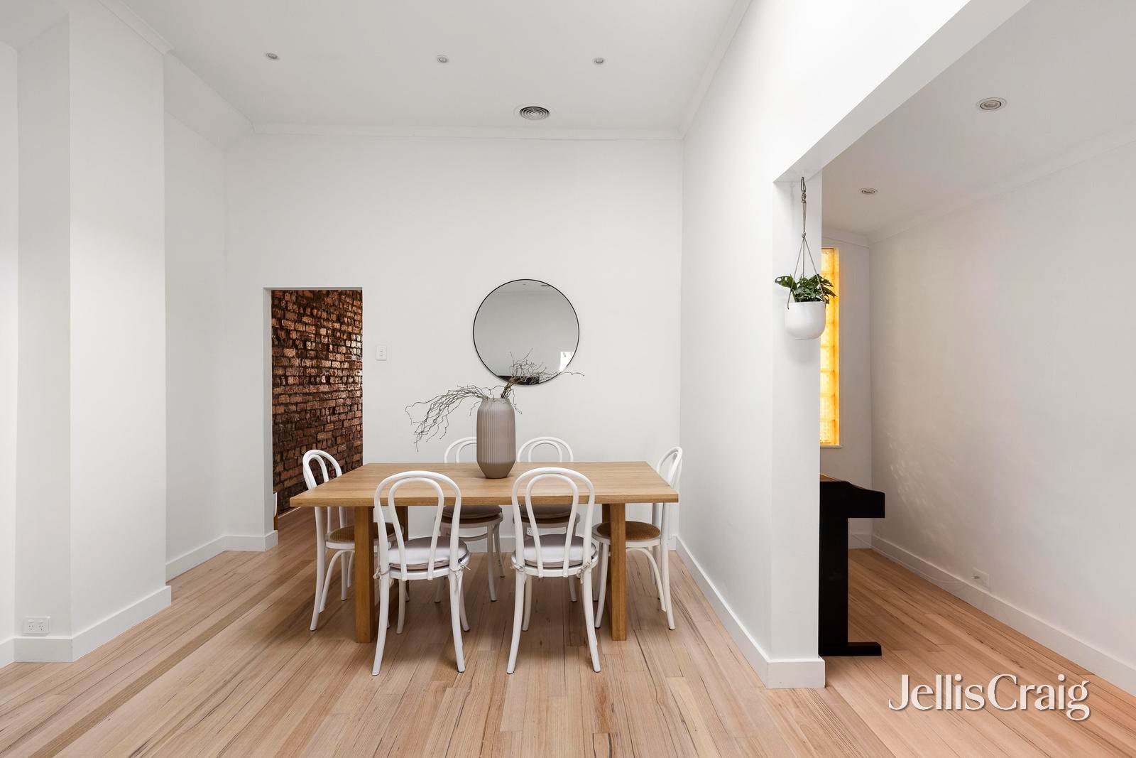 8 Gordon Grove, Northcote image 3