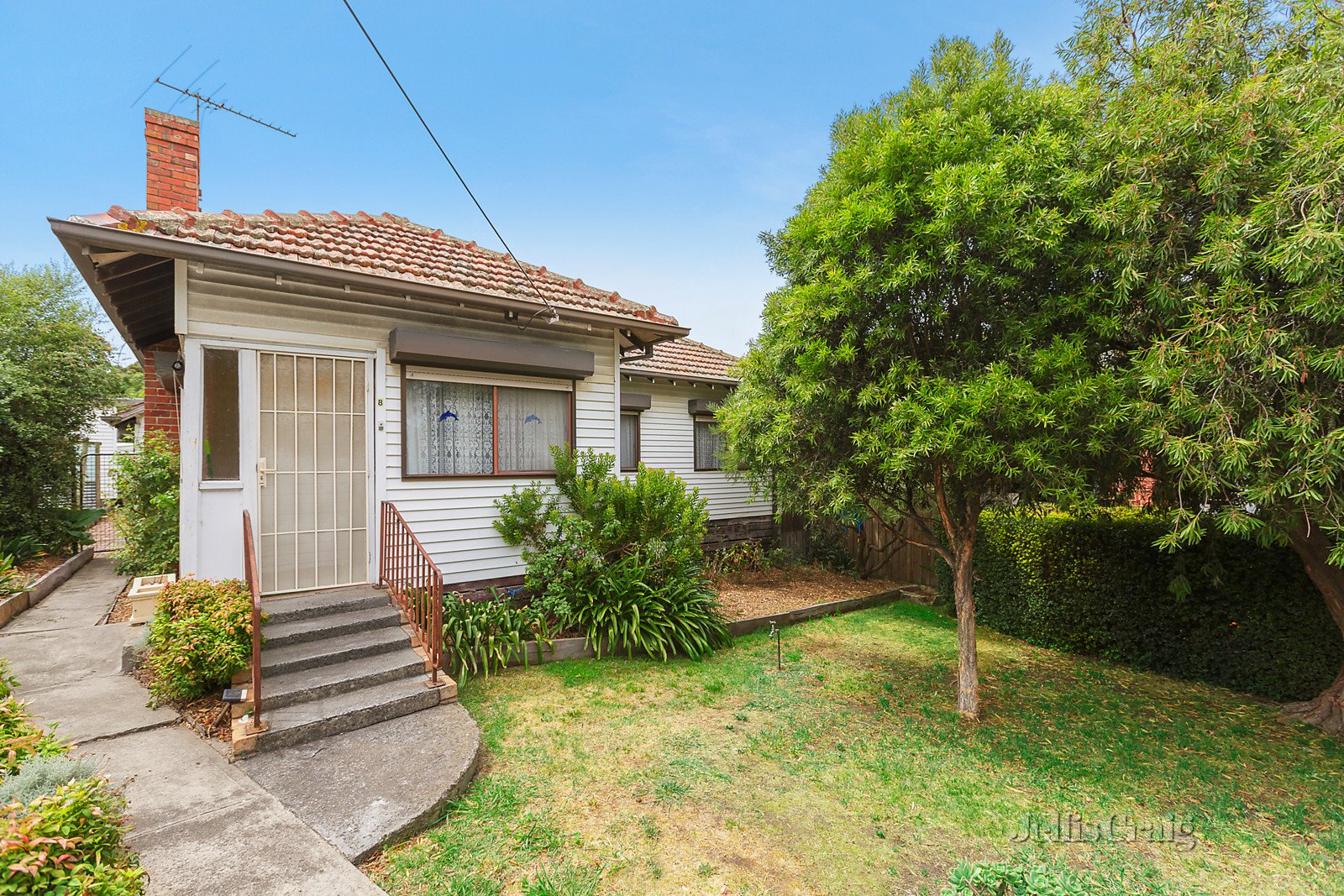 8 Grey Court, Coburg image 2