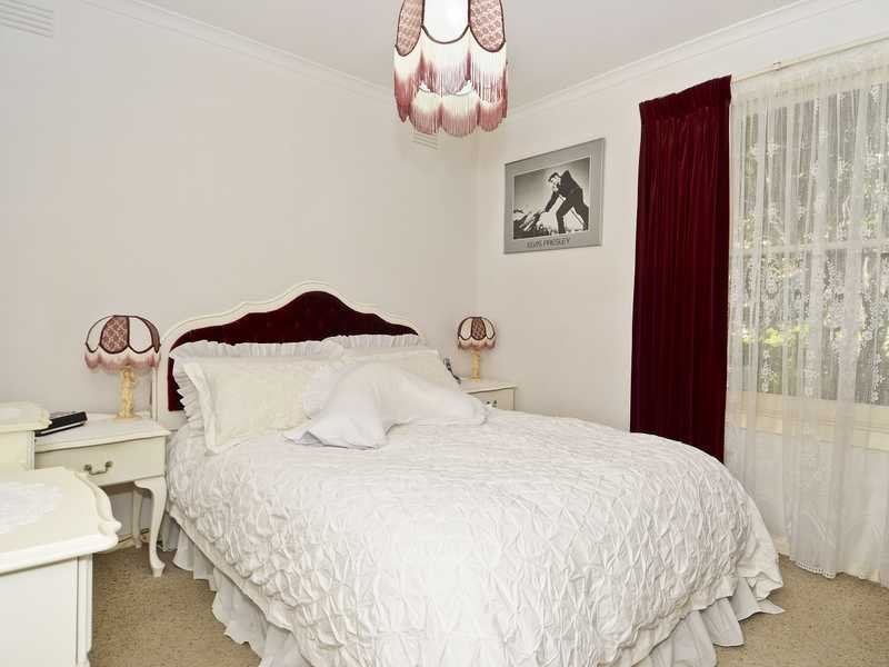 8 Grosvenor Drive, Wandana Heights image 5