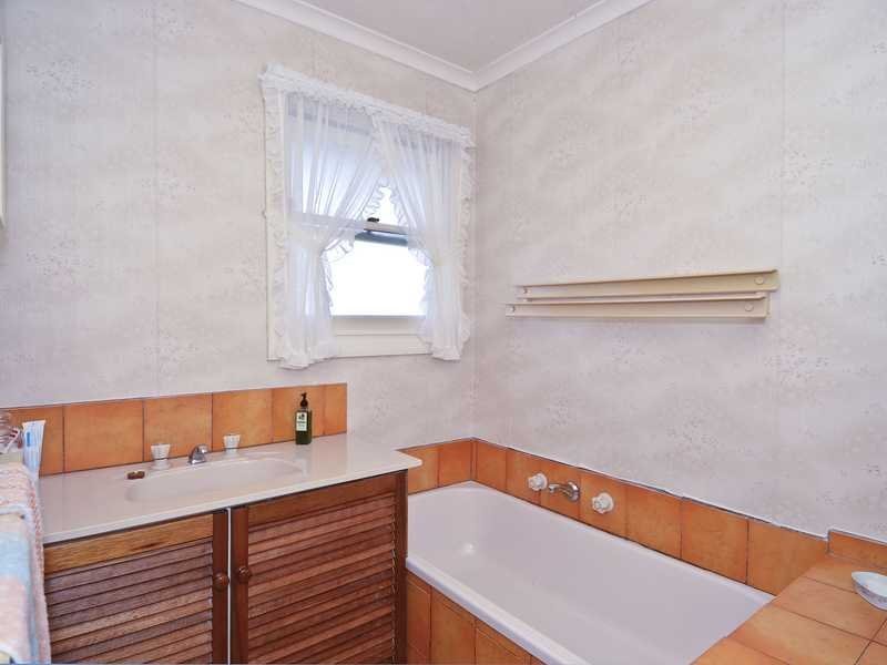 8 Grosvenor Drive, Wandana Heights image 6