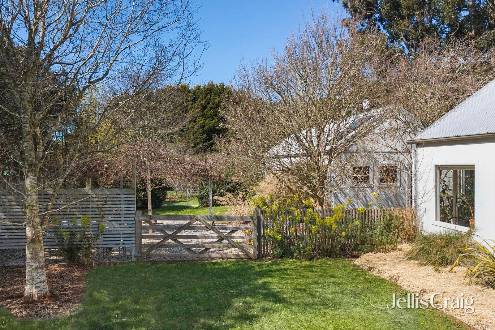 8 Groves Street, Trentham image 2