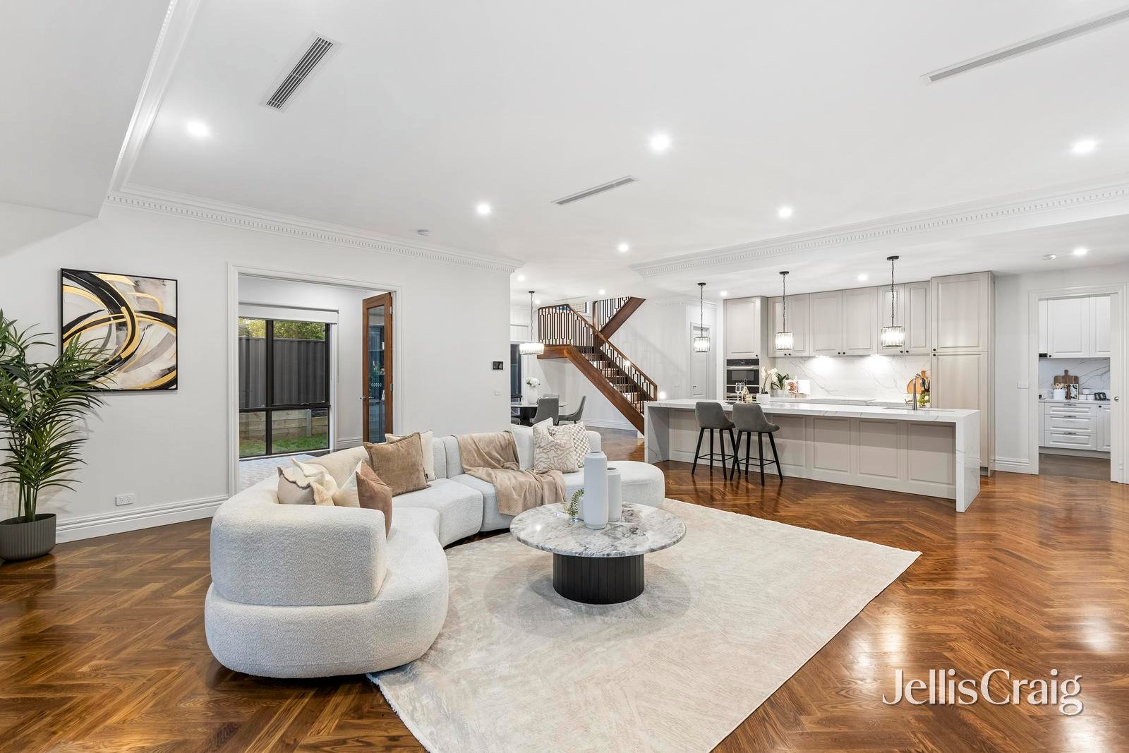 8 Gymea Court, Glen&nbsp;Waverley image 2