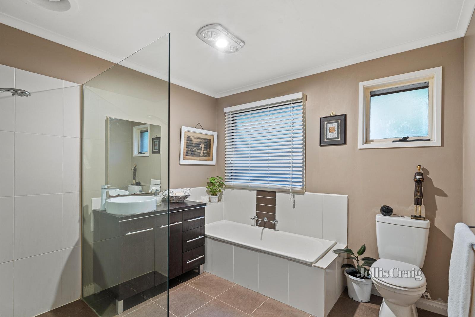 8 Haddon Court, Mitcham image 8