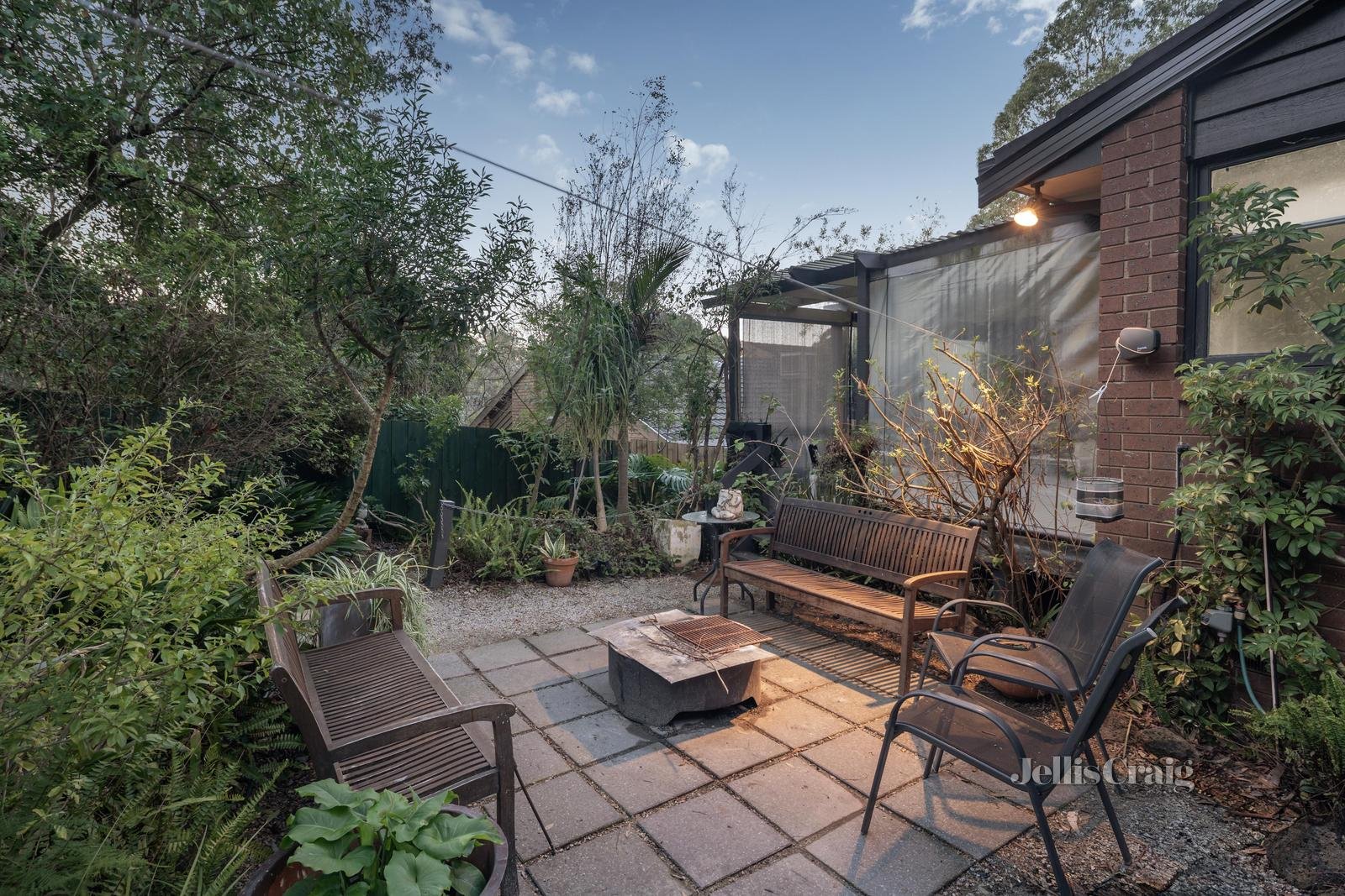 8 Haddon Court, Mitcham image 11