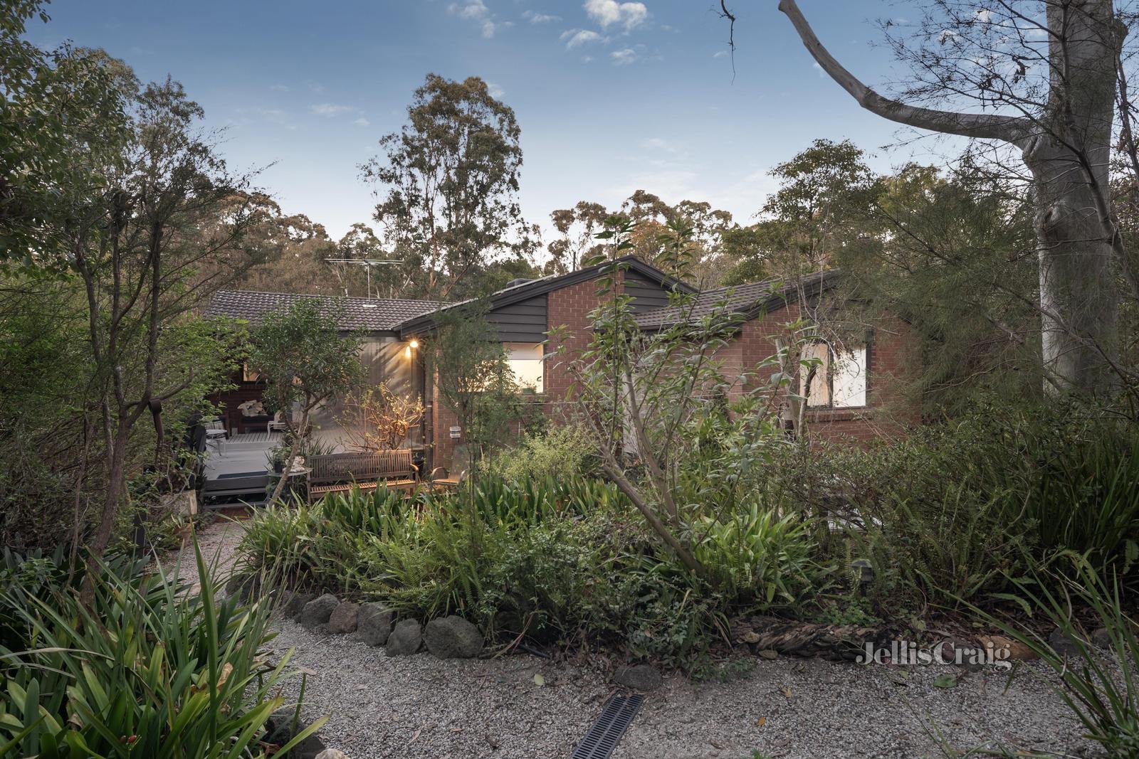 8 Haddon Court, Mitcham image 12