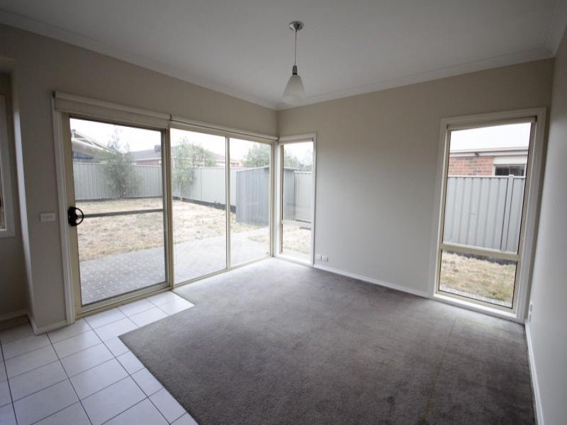 8 Hanwood Close, Delacombe image 2