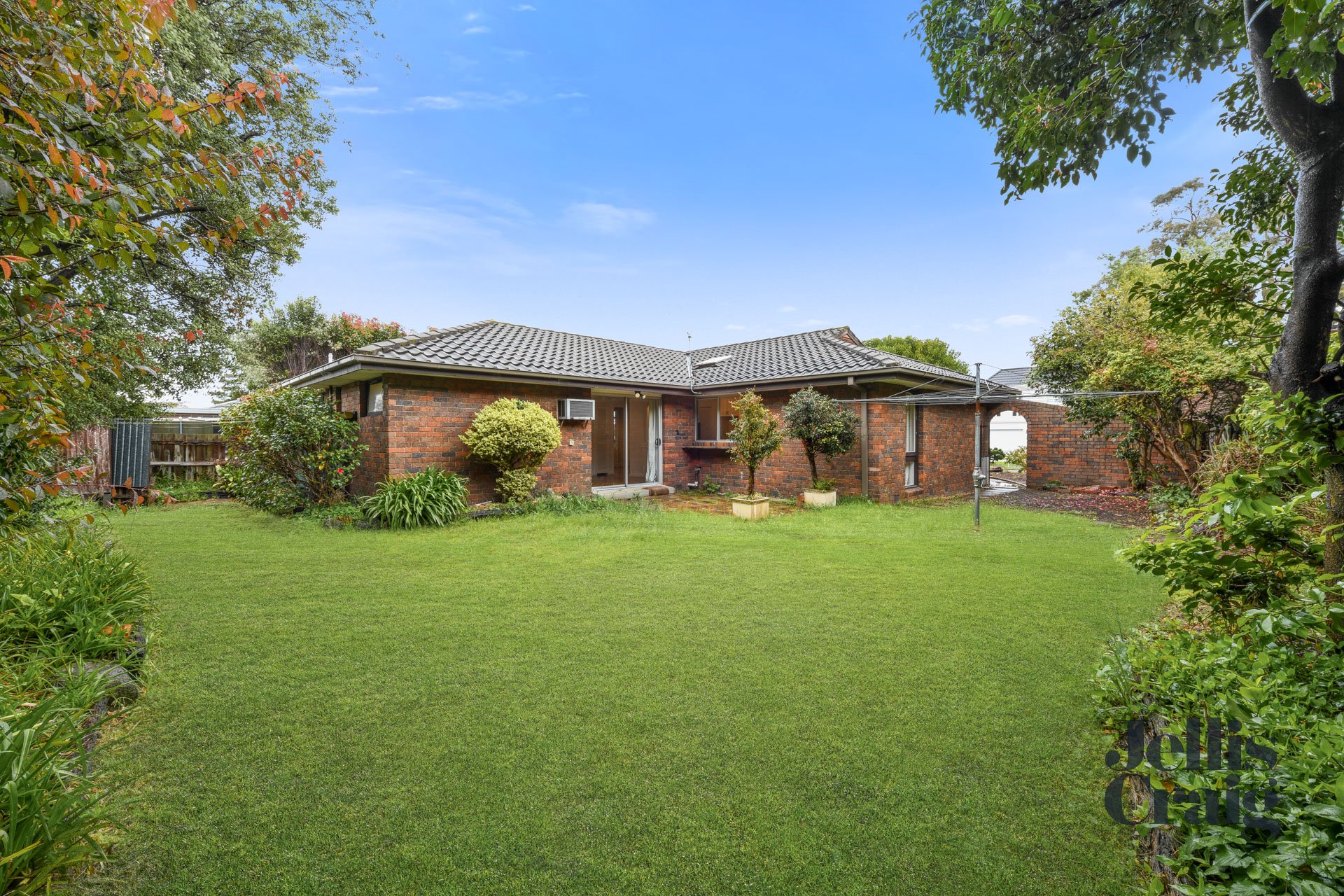 8 Harley Place, Wheelers Hill image 13