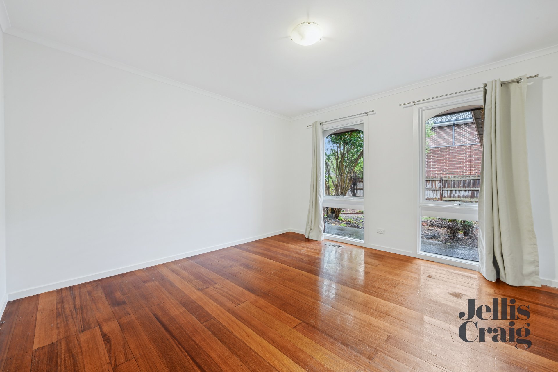 8 Harley Place, Wheelers Hill image 7