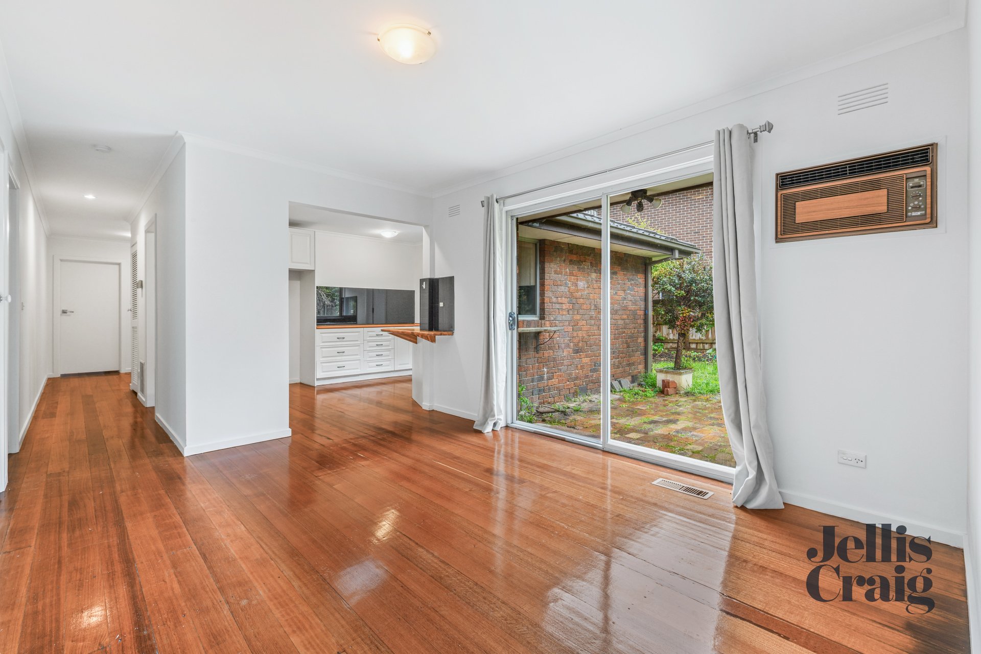 8 Harley Place, Wheelers Hill image 3