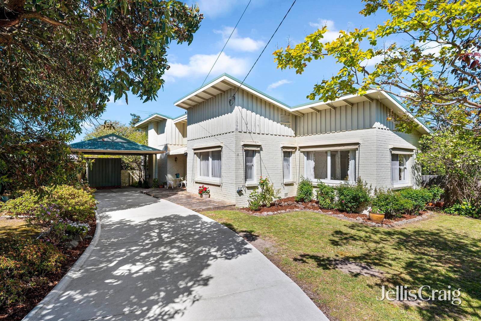 8 Harry Court, Mount Waverley image 2