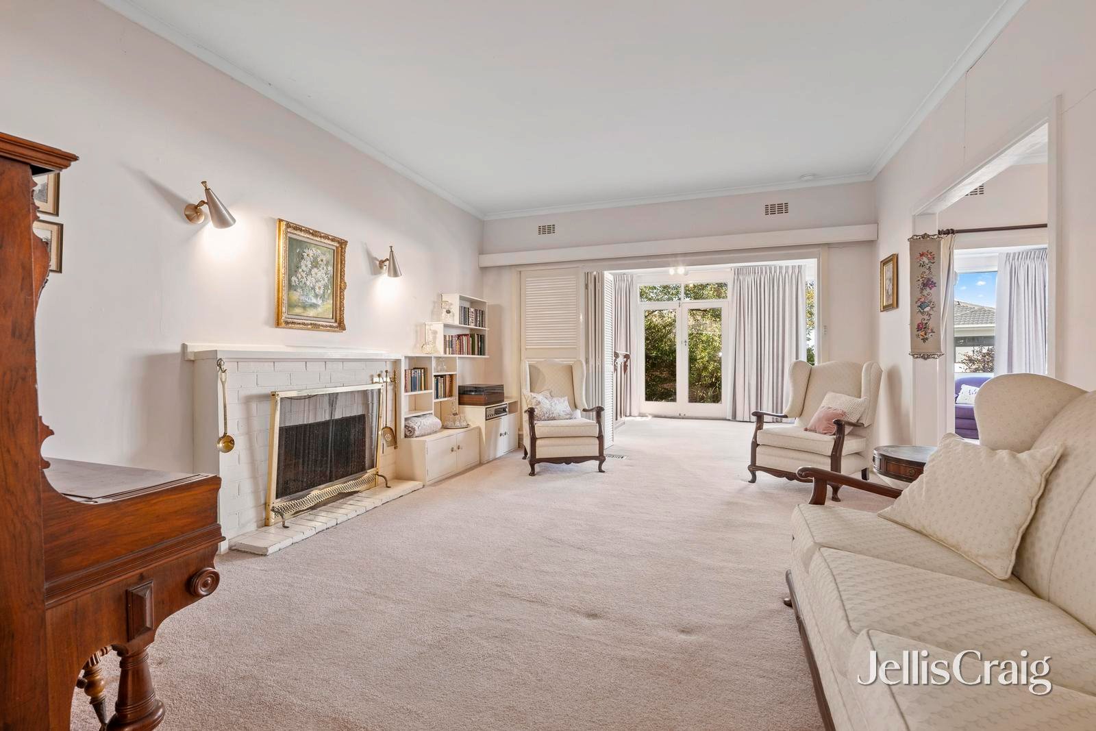 8 Harry Court, Mount Waverley image 3