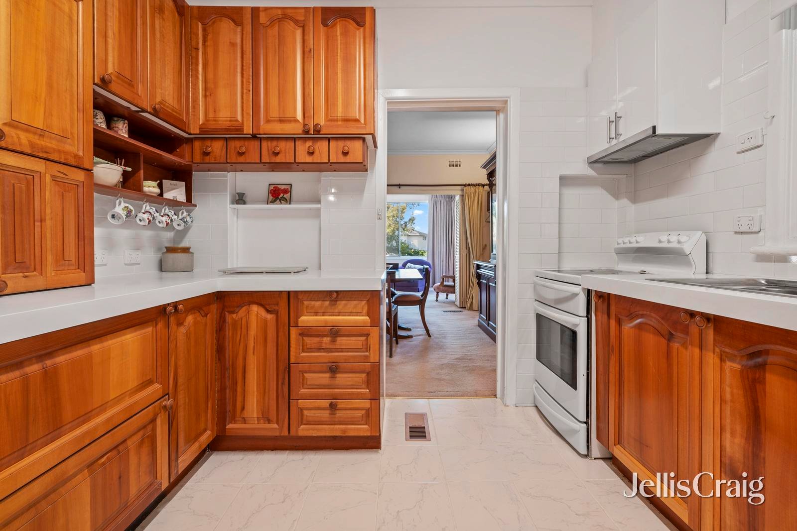 8 Harry Court, Mount Waverley image 4