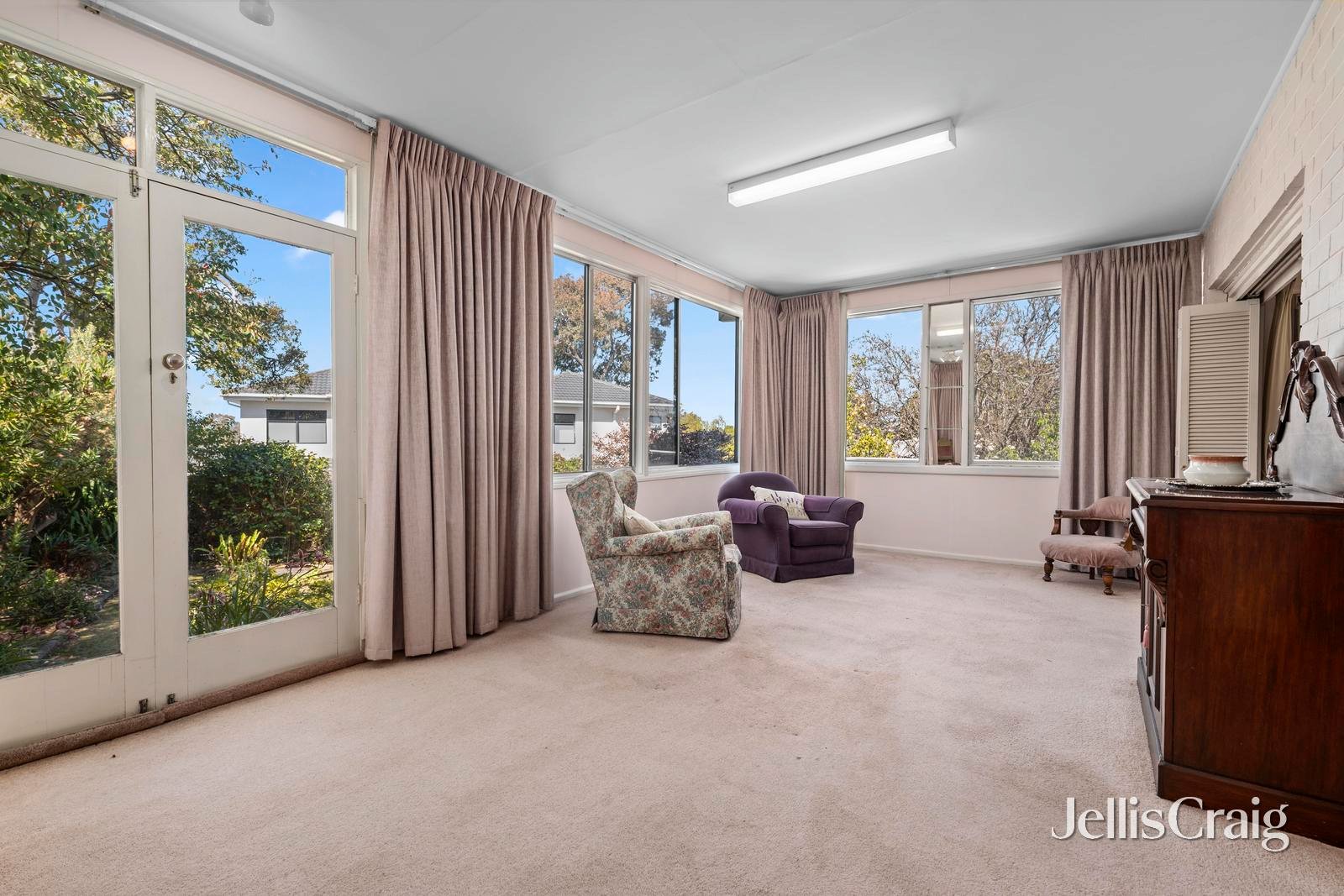 8 Harry Court, Mount Waverley image 5