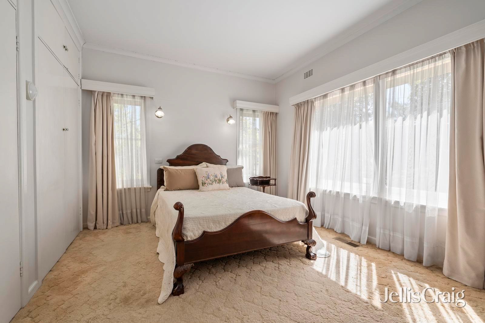 8 Harry Court, Mount Waverley image 7