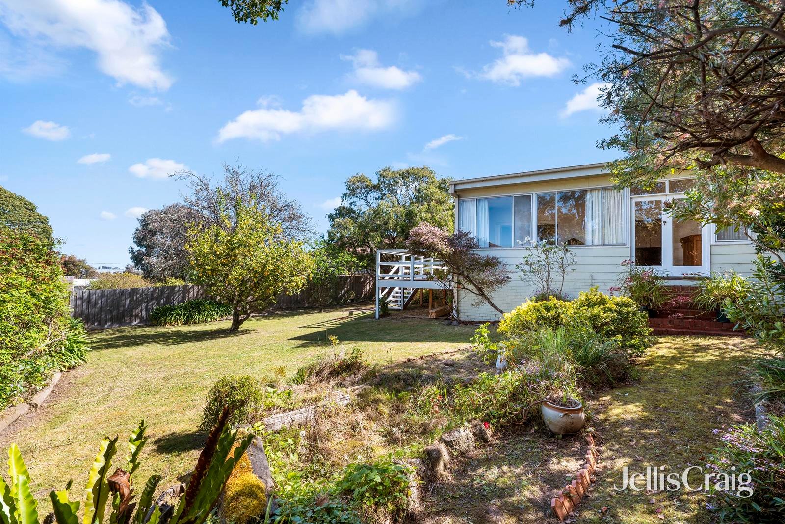 8 Harry Court, Mount Waverley image 10