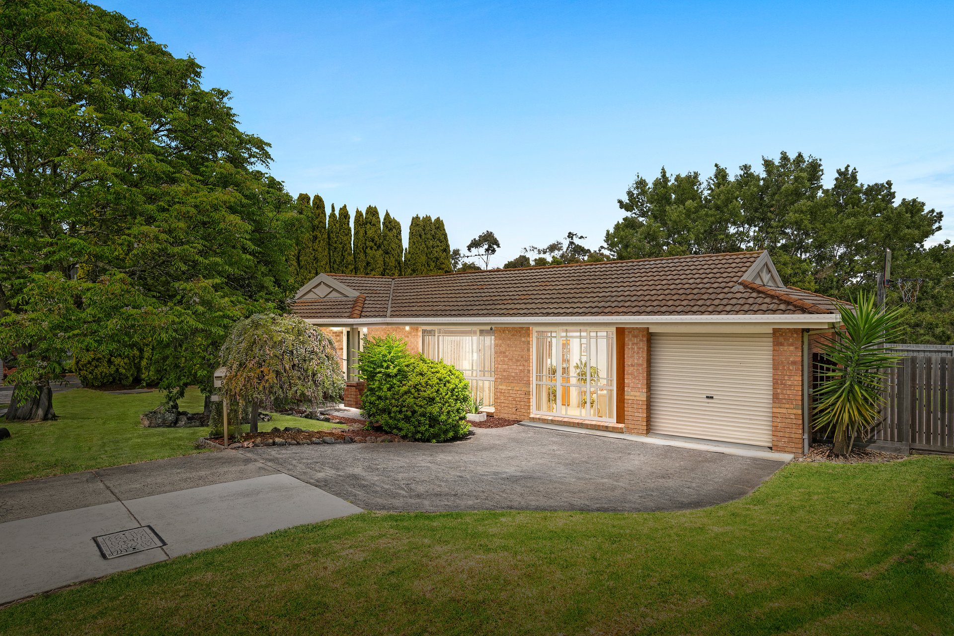 8 Haven Court, Mooroolbark image 1