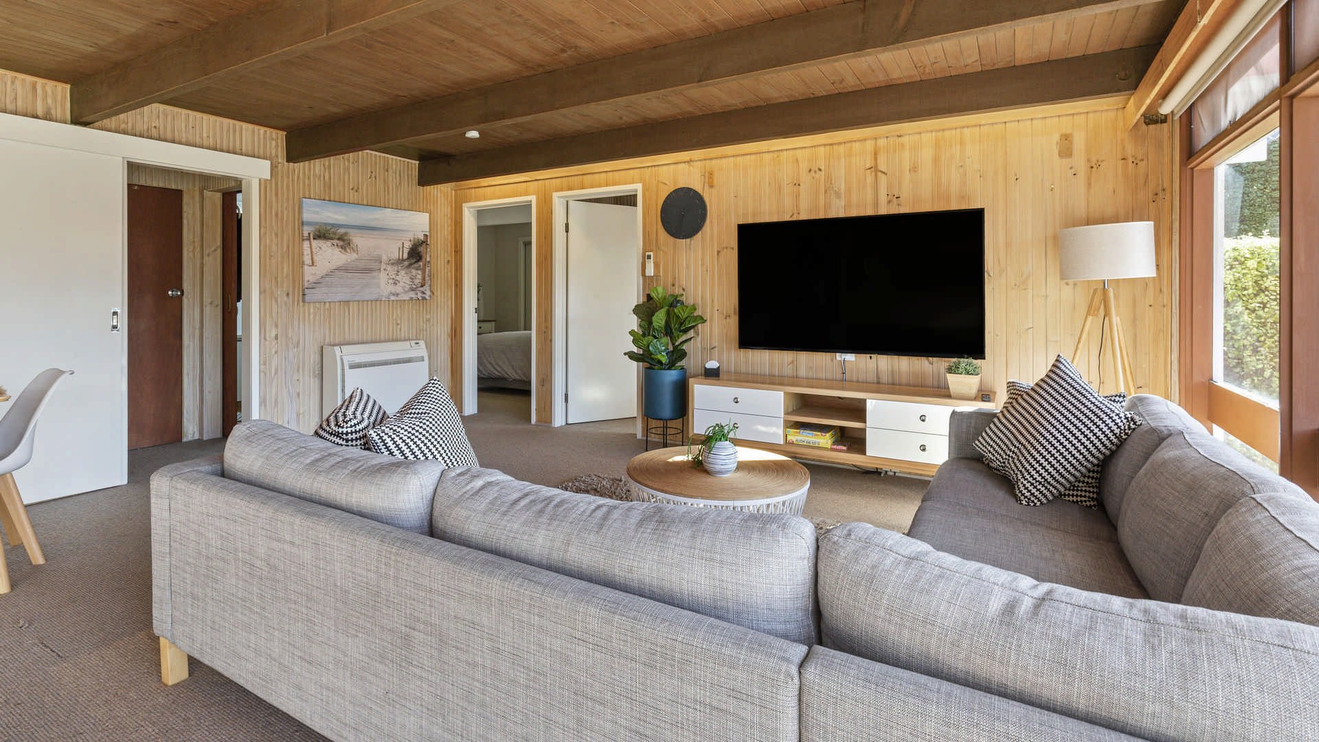 8 Hawaii Court, Rye image 3