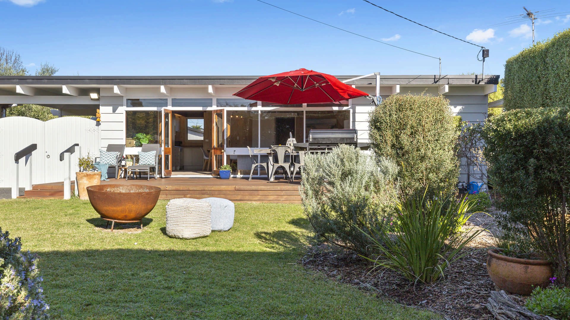 8 Hawaii Court, Rye image 2