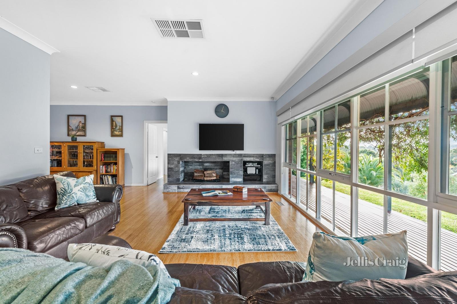 8 Hawkhurst Court, Eltham image 3