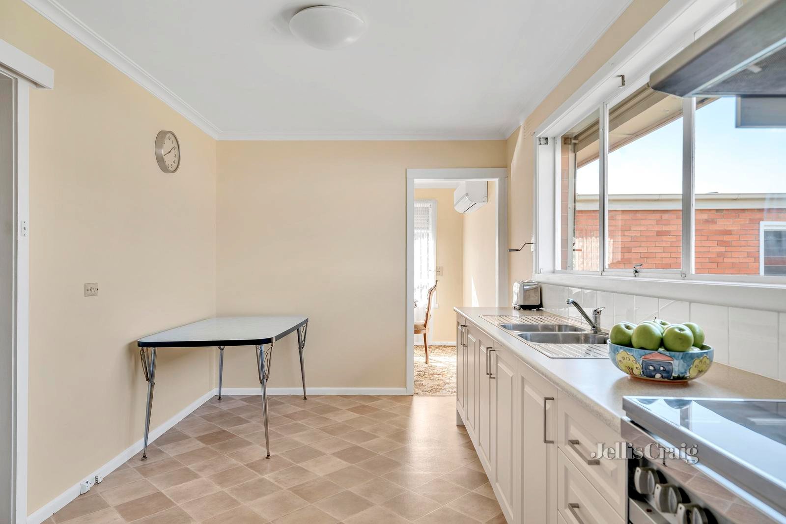 8 Henderson Street, Reservoir image 4