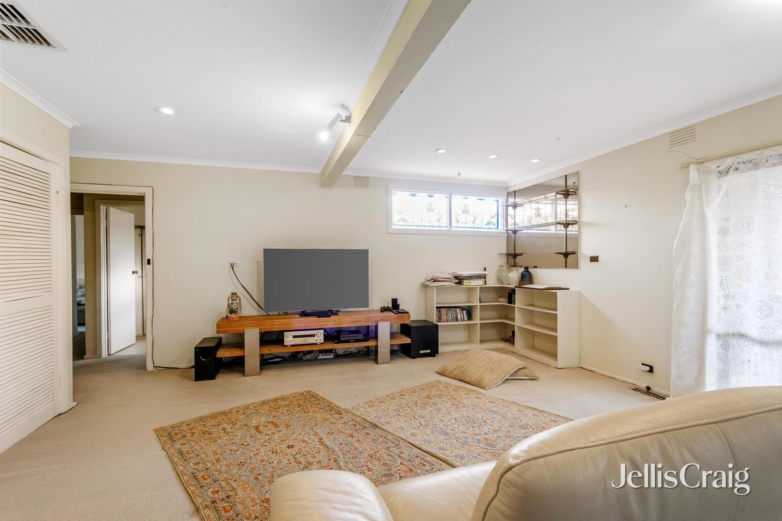 8 Herald Court, Glen Waverley image 3