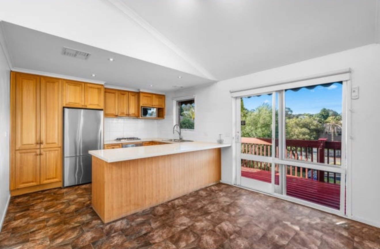 8 Hillgrove Close, Wheelers Hill image 3