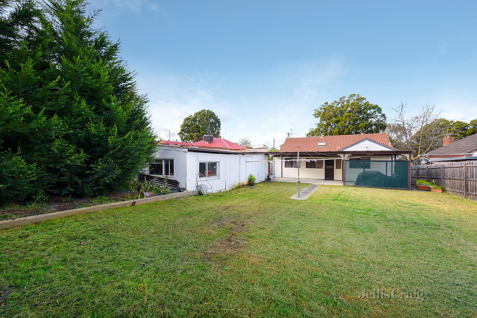 8 Hillside Crescent, Blackburn image 7