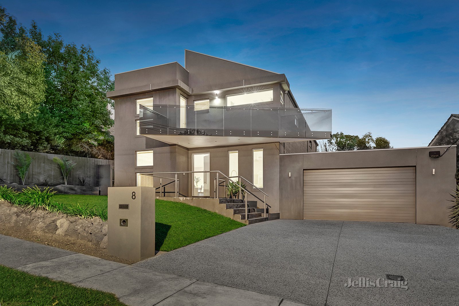 8 Hillview Road, Balwyn North image 1