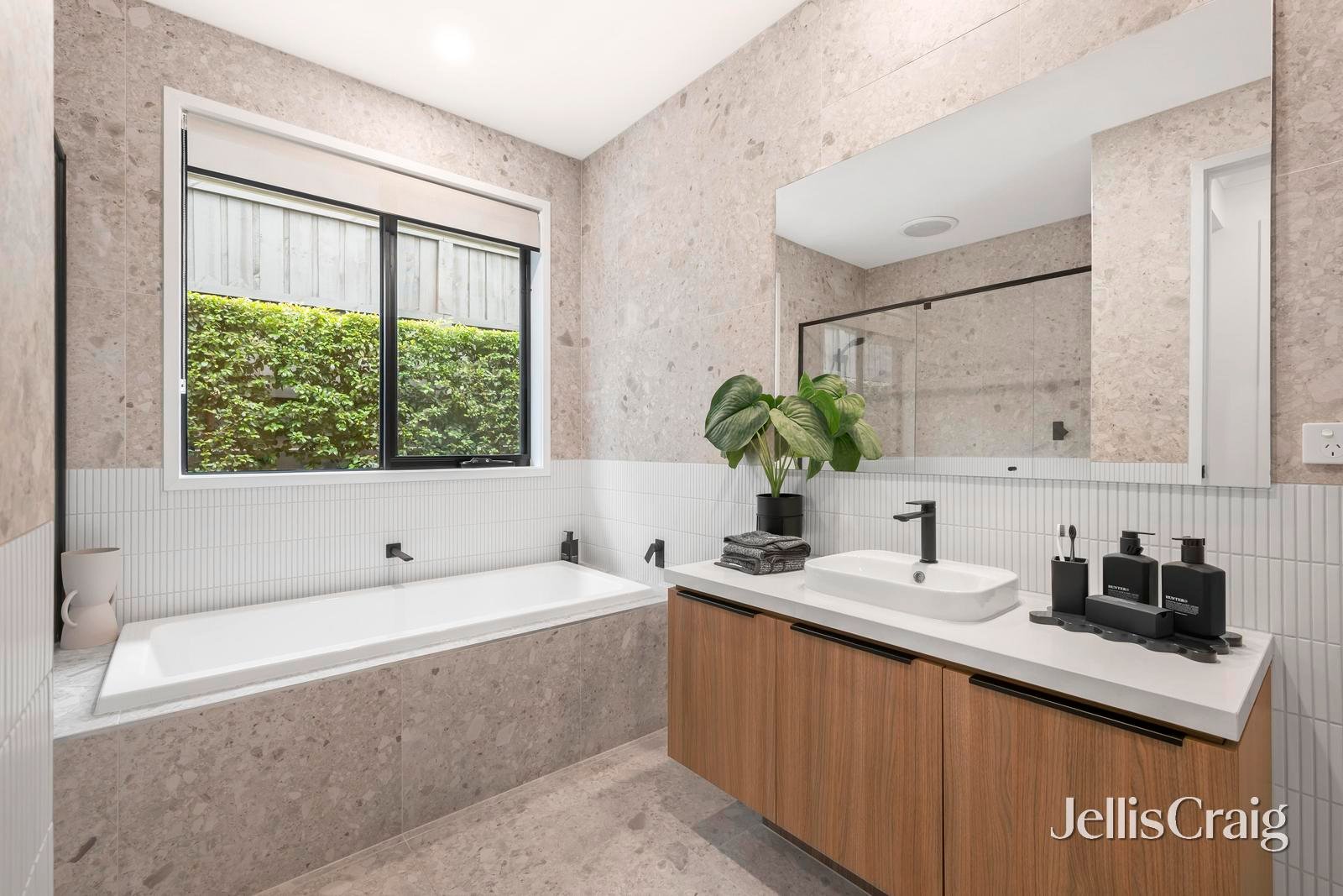 8 Honour Avenue, Lilydale image 20