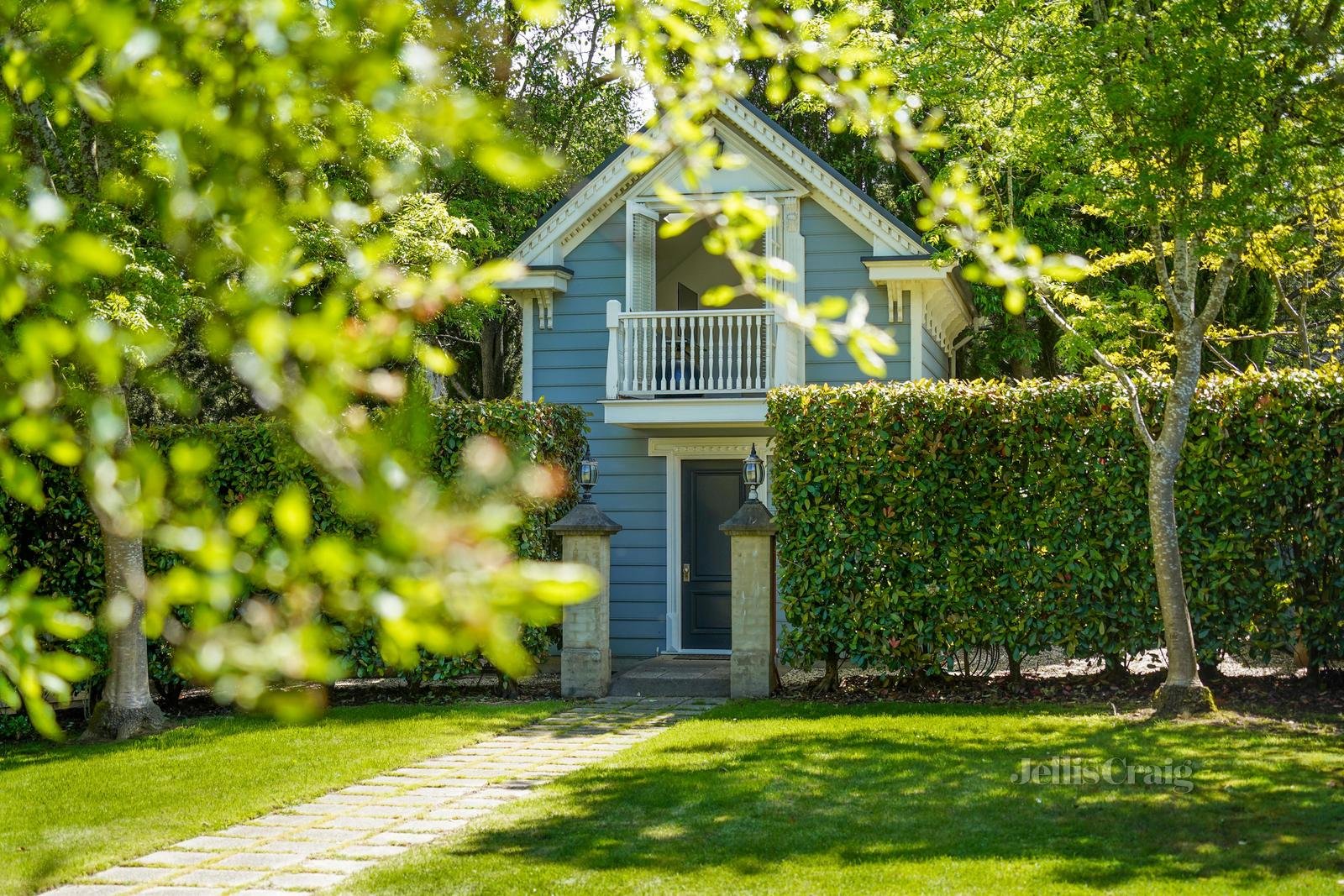 8 Hotham Avenue, Mount&nbsp;Macedon image 2