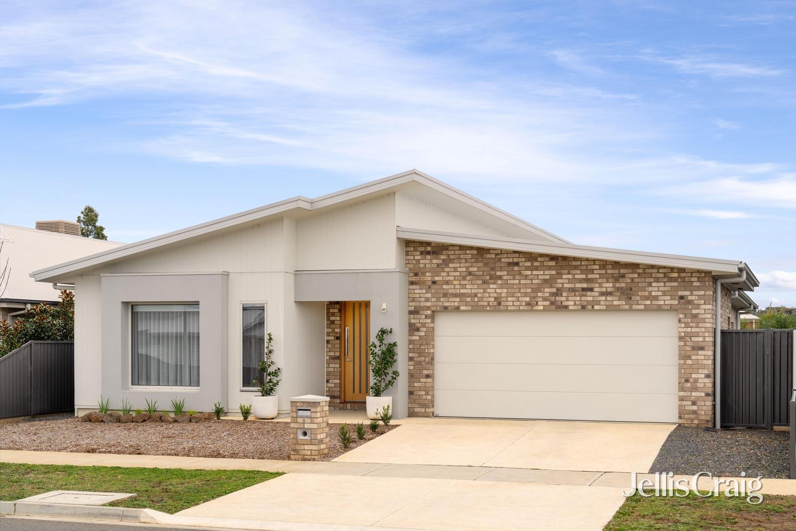 8 Hutchinson Drive, Lucas image 1